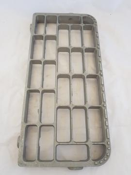 STEP, GRATE LOWER